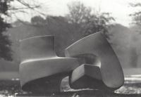 "Emboîtement", 1964 - Marbre blanc, h26 x 64 - Annie Palisot. Oeuvre acquise par la Province du Brabant.