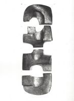 Projet de fontaine murale, 1970 - Relief en terre cuite, h147 x 37 x 19 - Annie Palisot. Prix du Ministère de la Culture française pour "La femme et les métiers d‘arts", 1970.